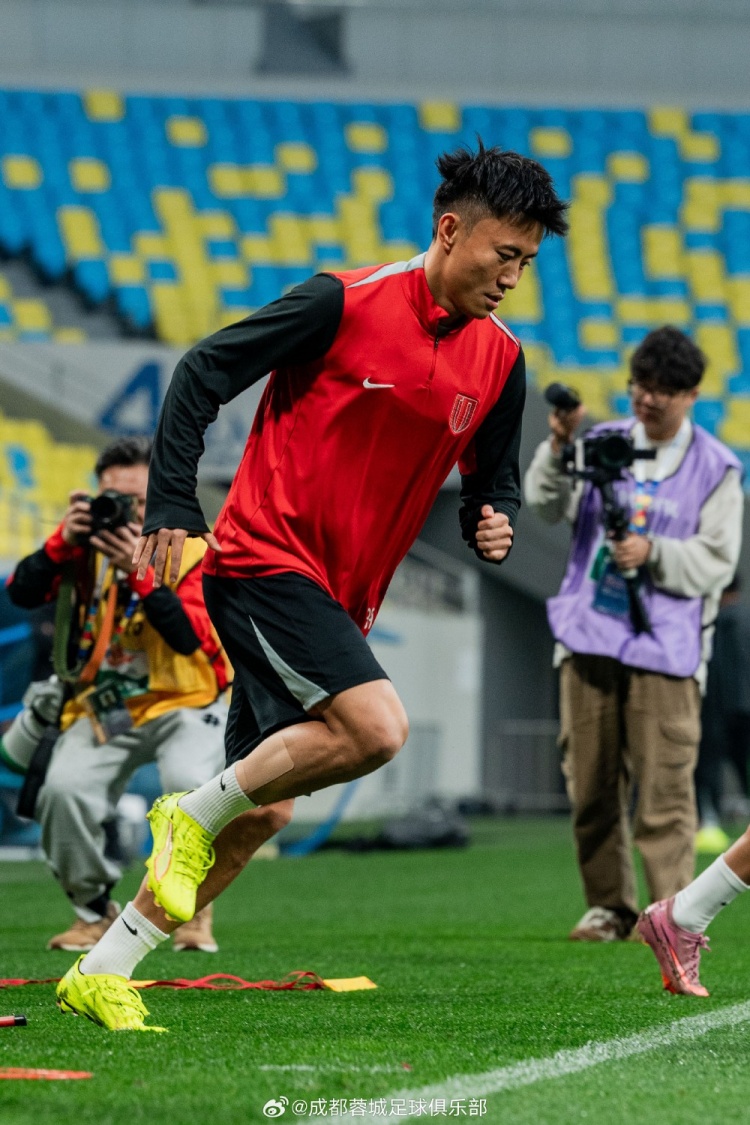 阿洛伊西详解蓉城备战 国脚归队恢复成关键 韦世豪状态获肯定