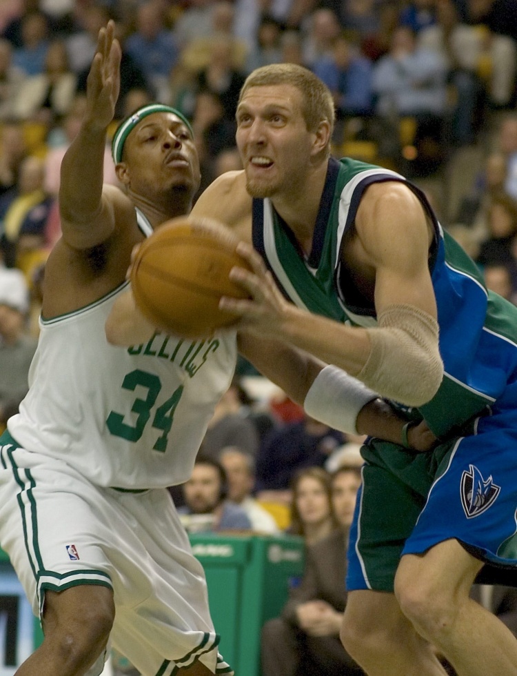 诺维茨基赛前仪式曝光 更衣室厕所拥有专属隔间