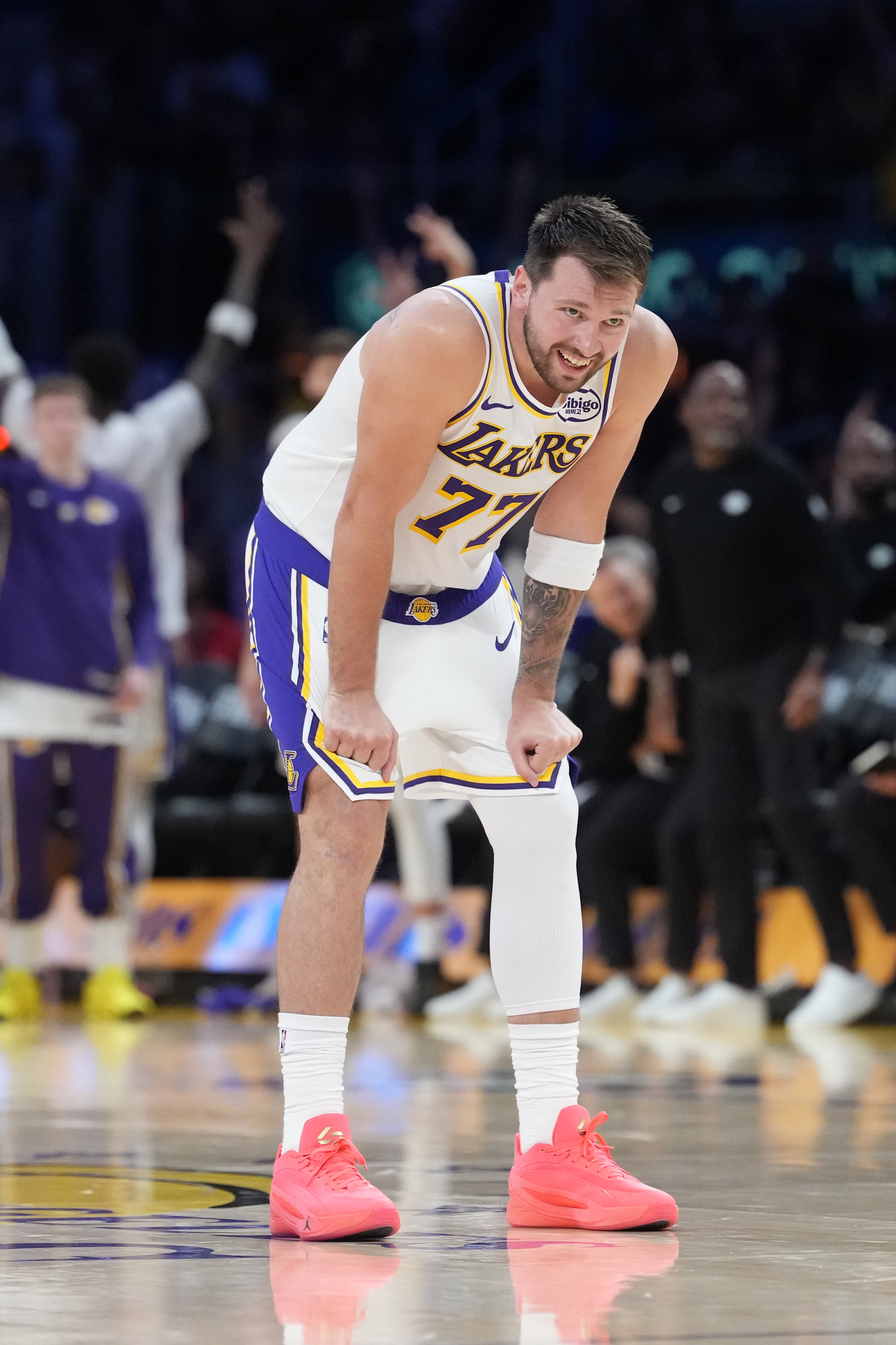 东契奇左腿筋伤情反复 第三节伤退或影响独行侠冲刺