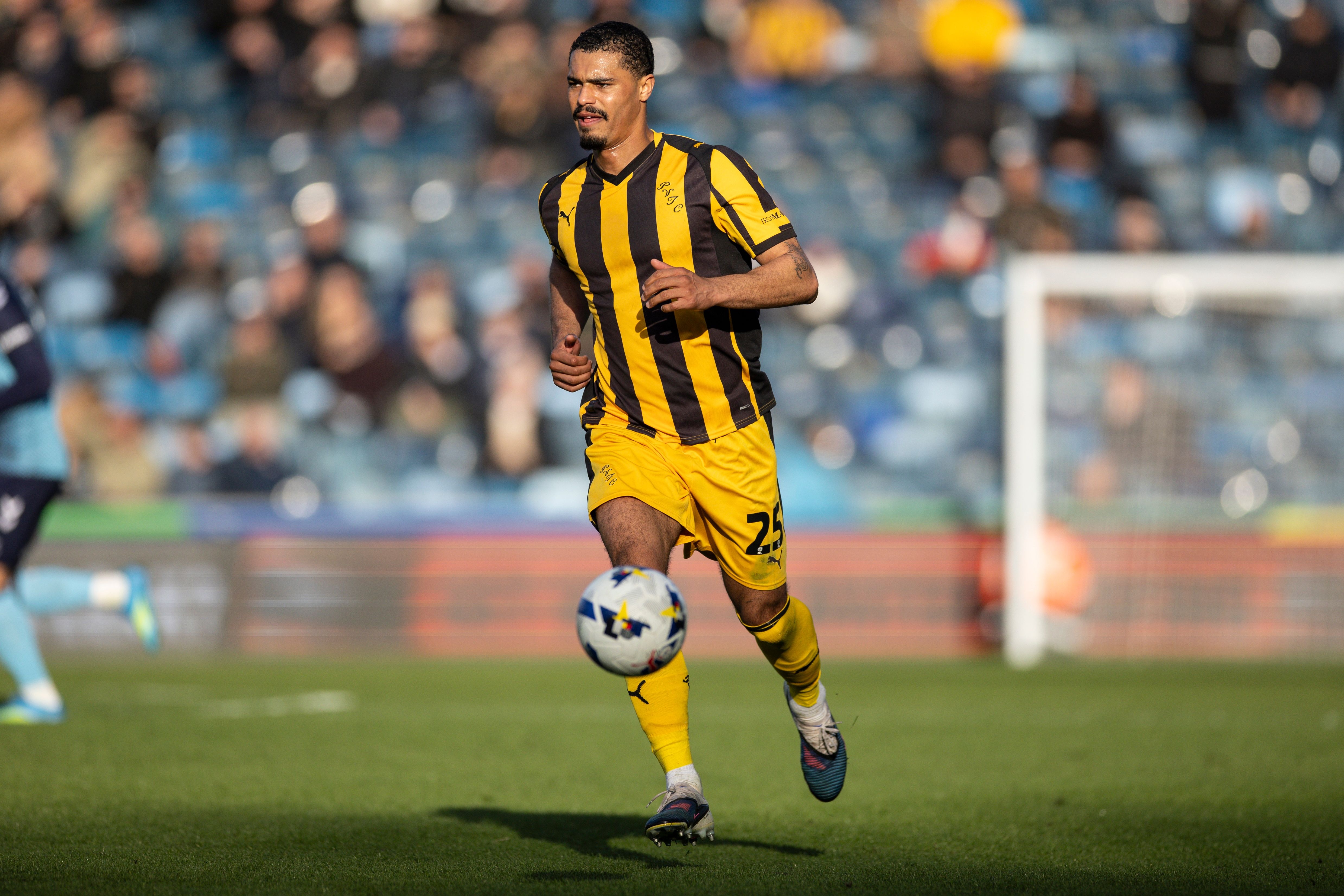 汉弗莱斯忆曼城青训岁月 首秀克鲁伊夫转身过C罗 更衣室获沃克特殊礼物