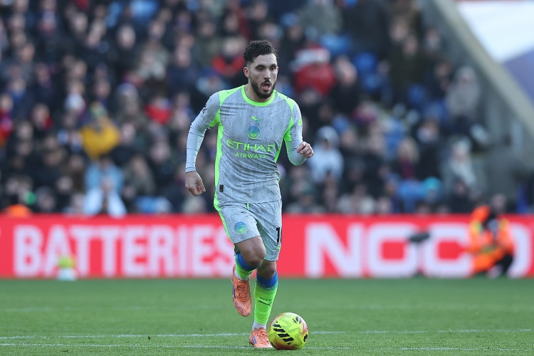 谢尔基争议炫技引热议 瓜帅摇头内维尔批其傲慢 谢尔基争议炫技引热议 瓜帅摇头内维尔批其傲慢