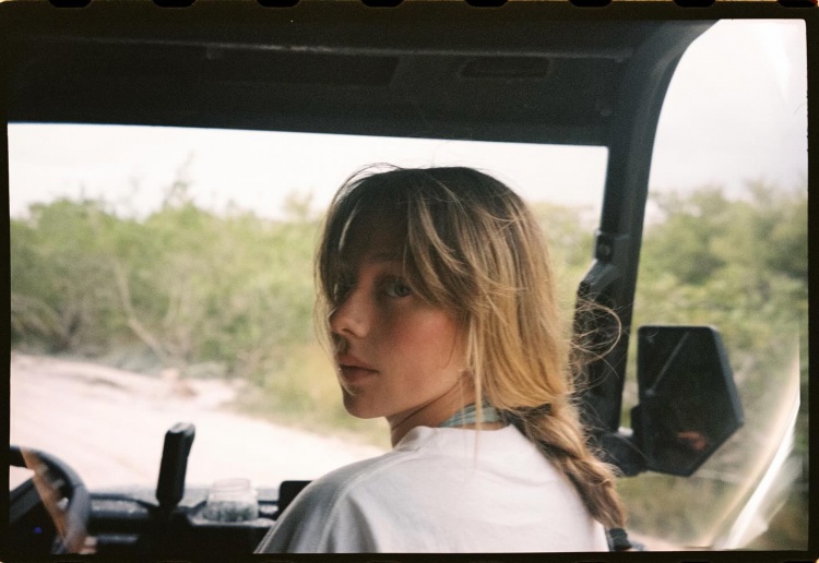 姆巴佩与西班牙女星埃斯特·埃克斯波西托恋情曝光 女方曾与维尼修斯传绯闻