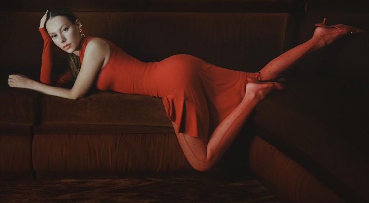 姆巴佩与西班牙女星埃斯特·埃克斯波西托恋情曝光 女方曾与维尼修斯传绯闻