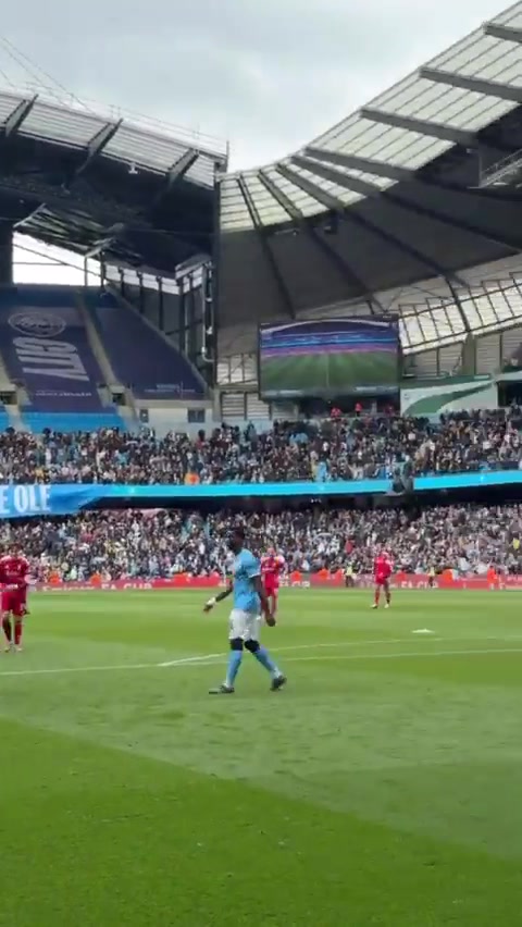 利物浦惨败后索博斯洛伊向远征球迷摊手 基耶萨介入平息风波