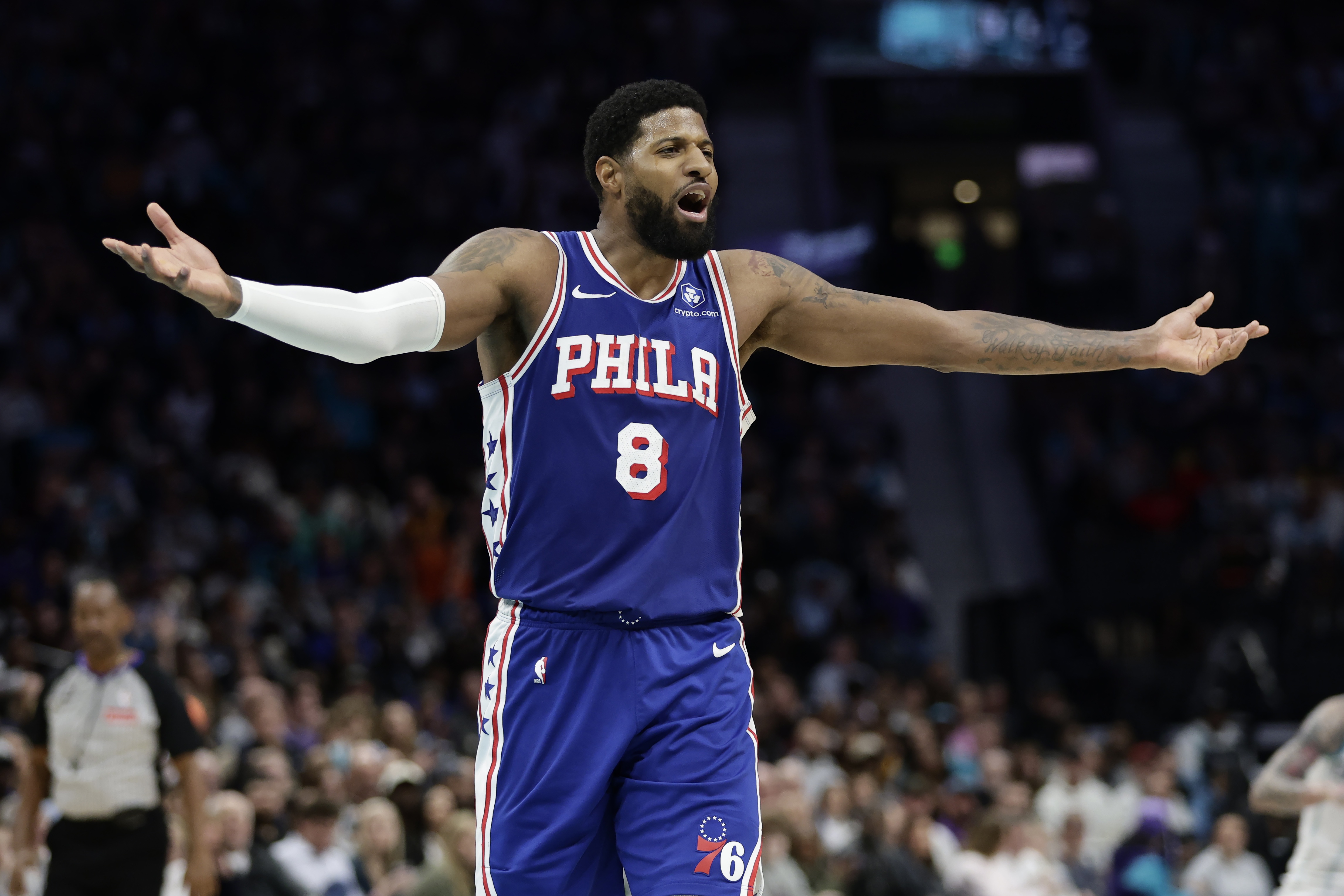 乔治半场18分后隐身 76人惨败活塞