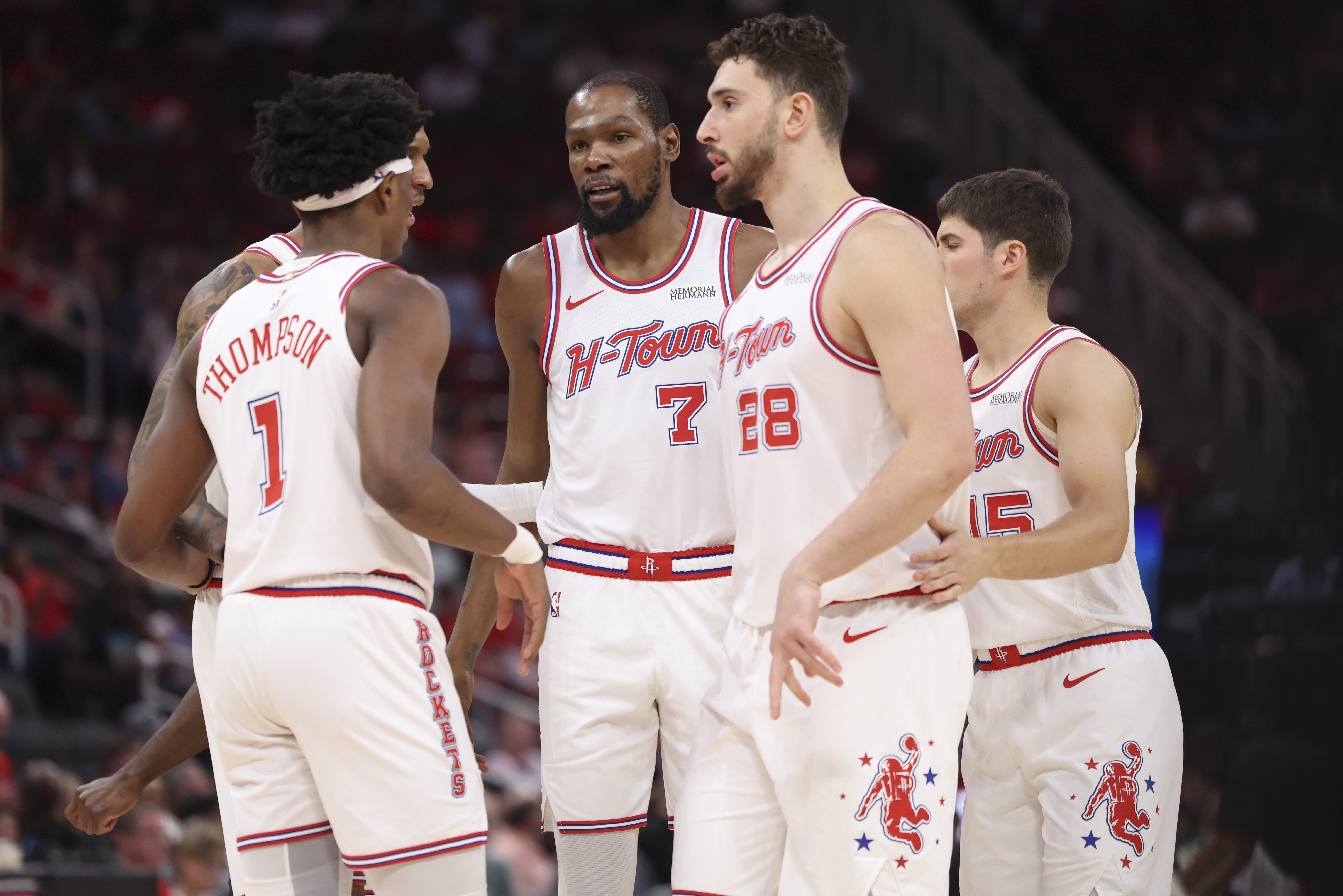 火箭拒将阿门·汤普森纳入交易 年轻健康成拒换字母哥主因