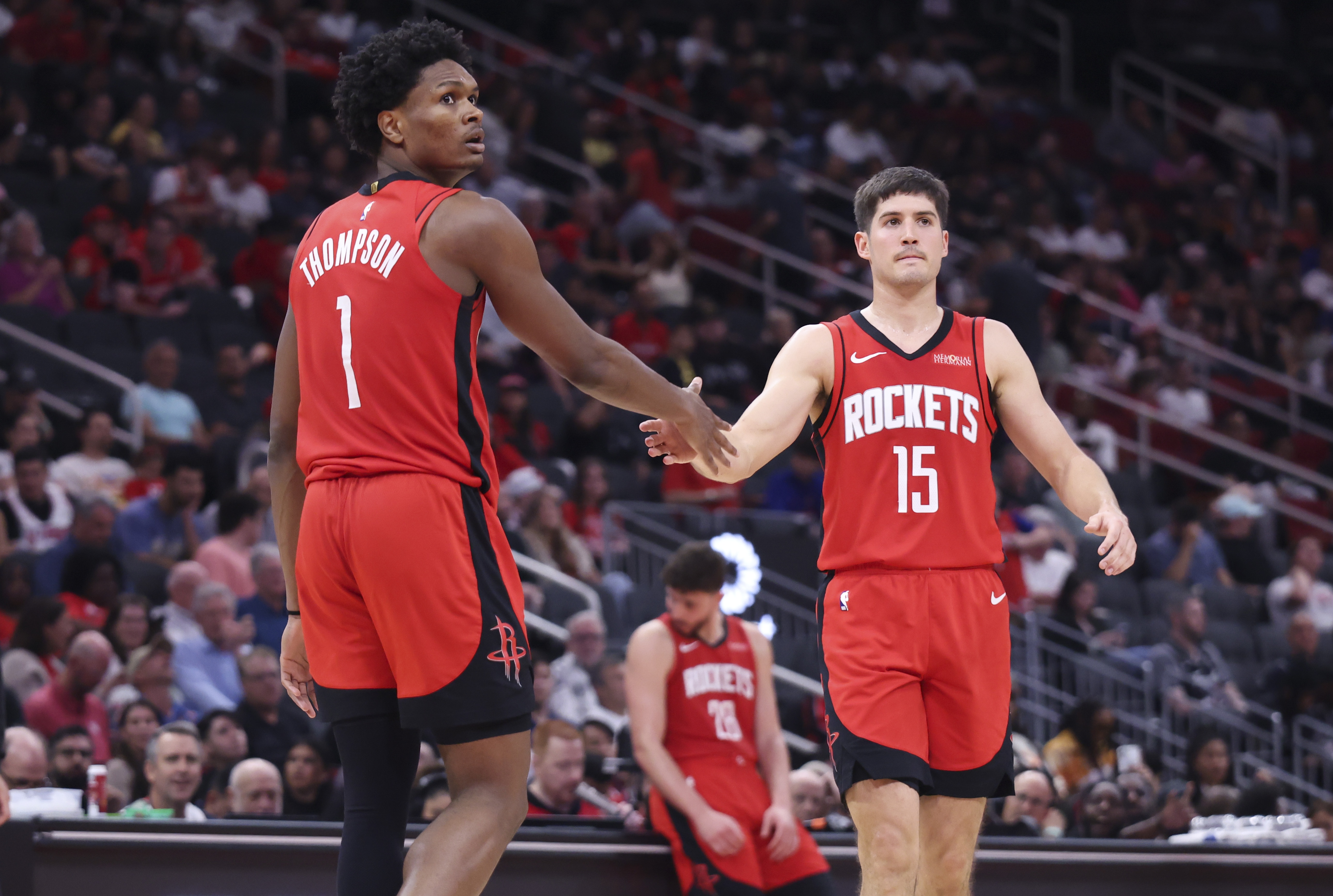 火箭拒将阿门·汤普森纳入交易 年轻健康成拒换字母哥主因