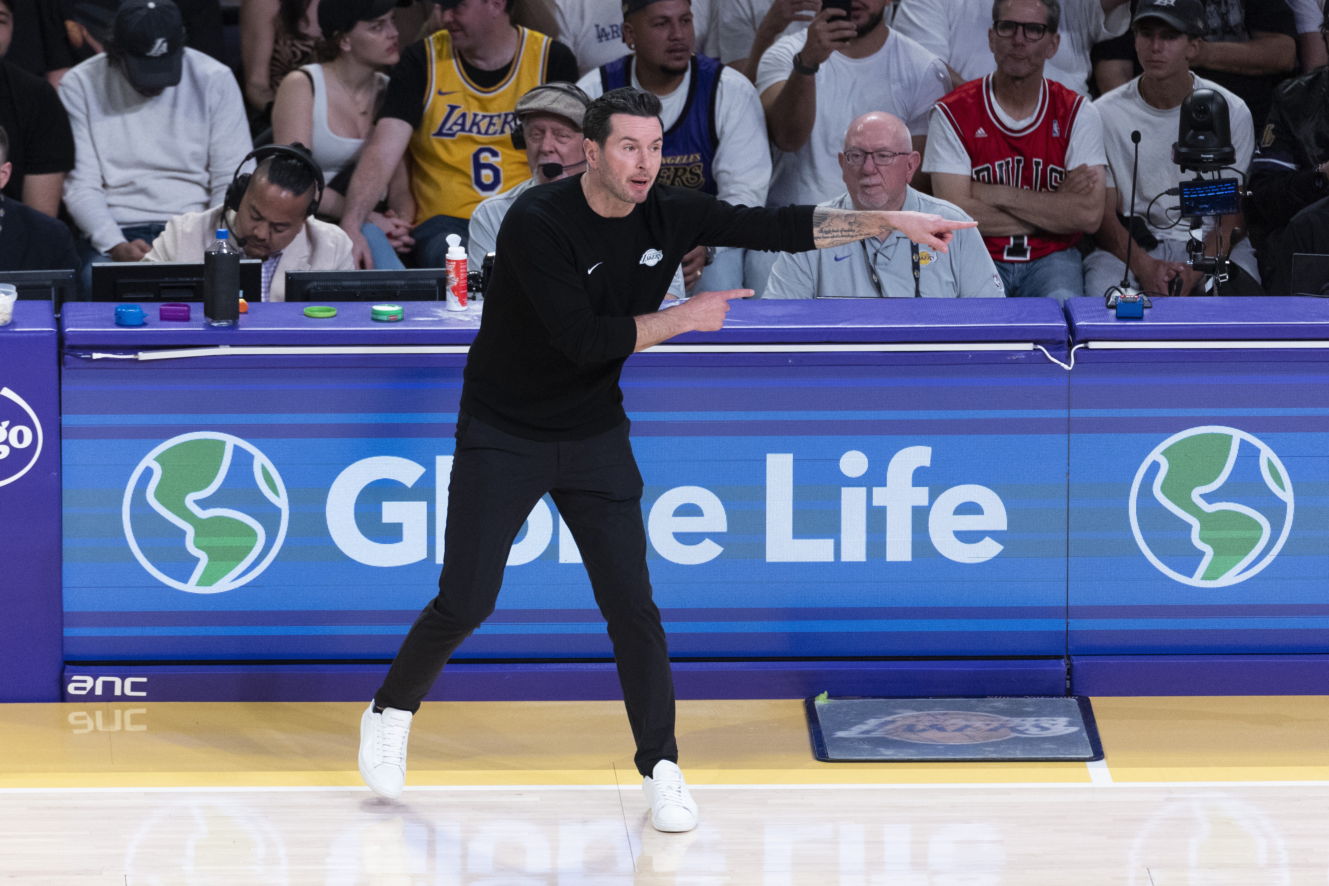 雷迪克点出湖人进攻命门 强调掩护质量与内线冲击 雷迪克点出湖人进攻命门 强调掩护质量与内线冲击