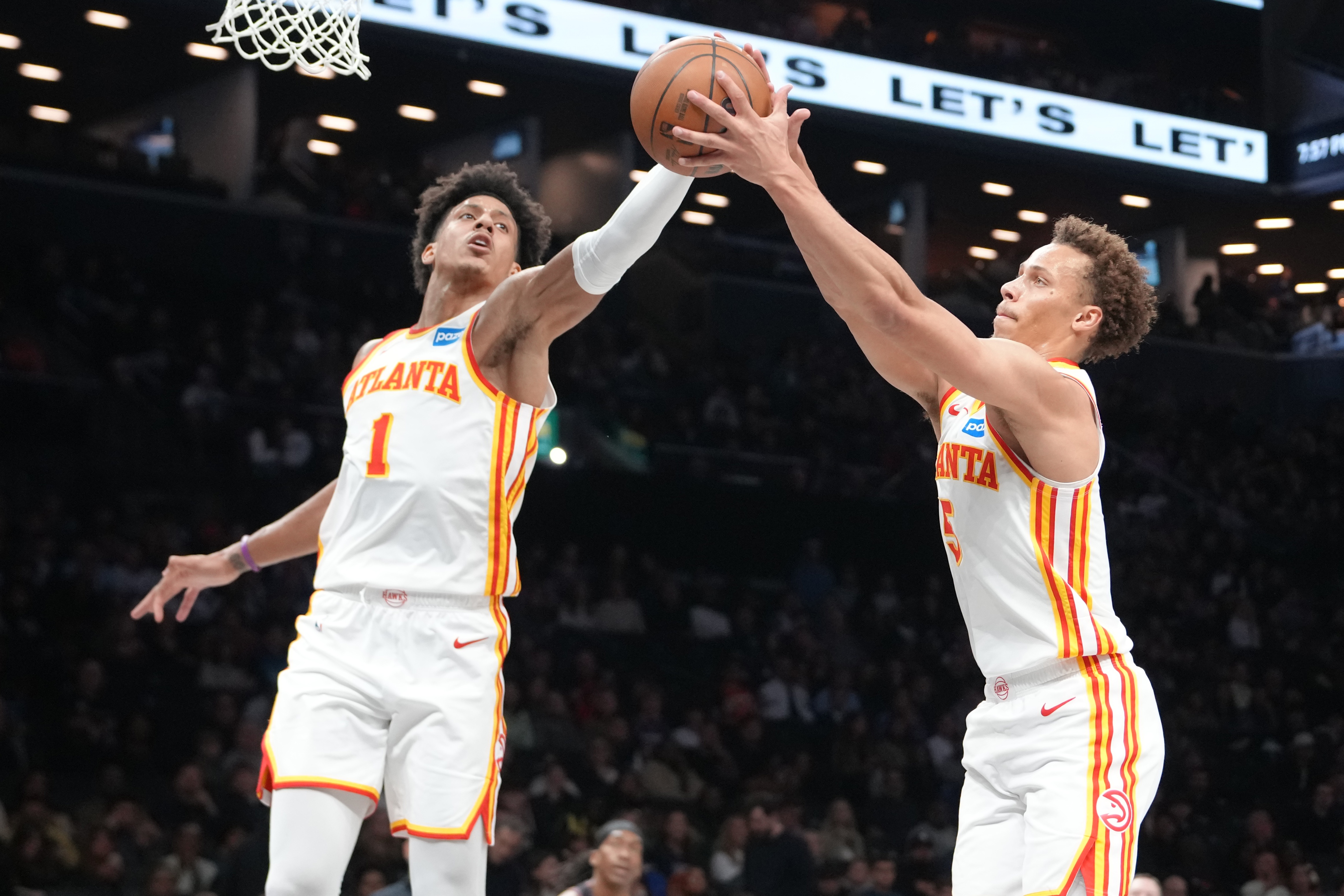 魔术主场力克东部第一活塞 尼克斯轮换不敌老鹰