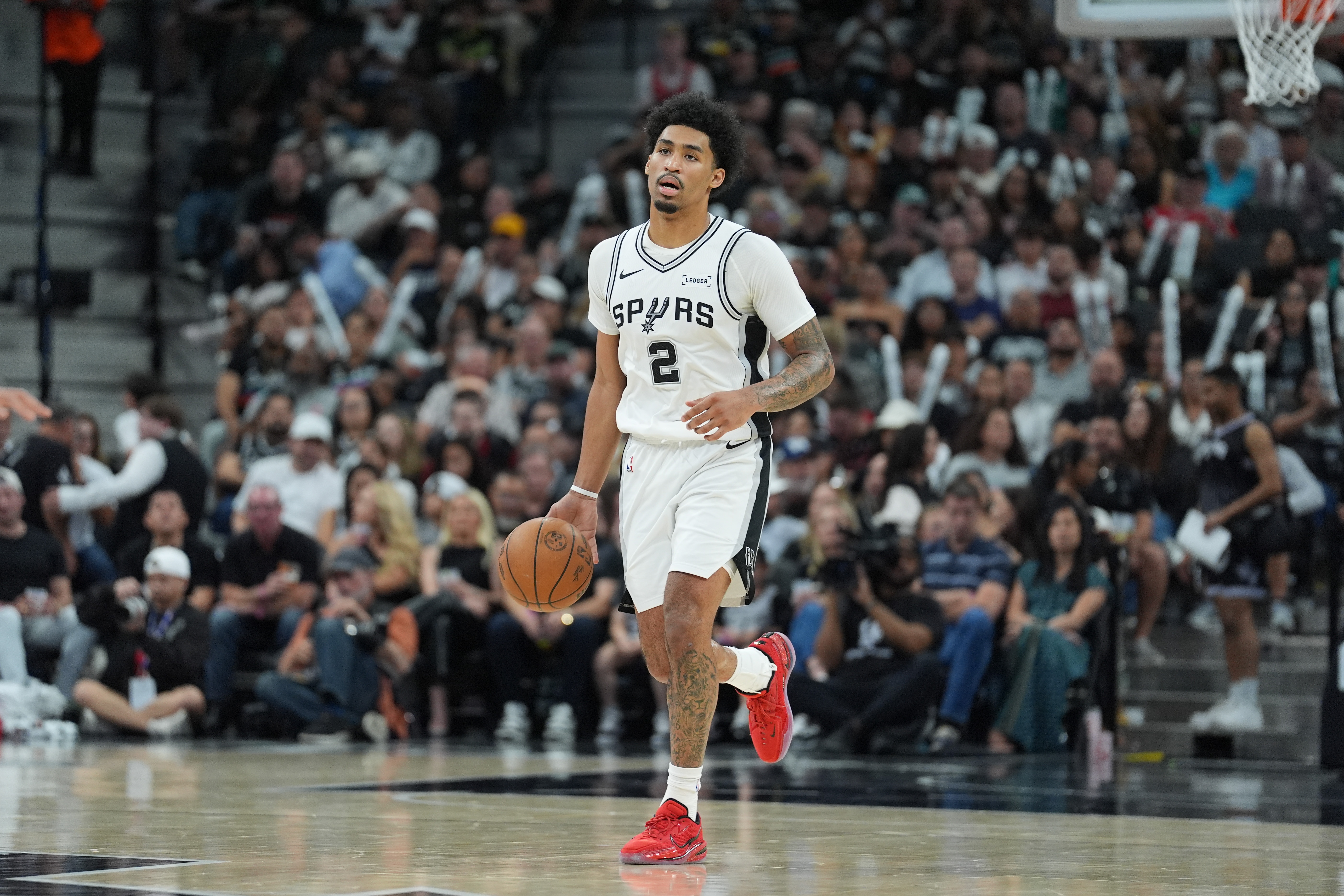 哈珀半场高效输出9分3助 马刺领先76人7分 哈珀半场高效输出9分3助 马刺领先76人7分