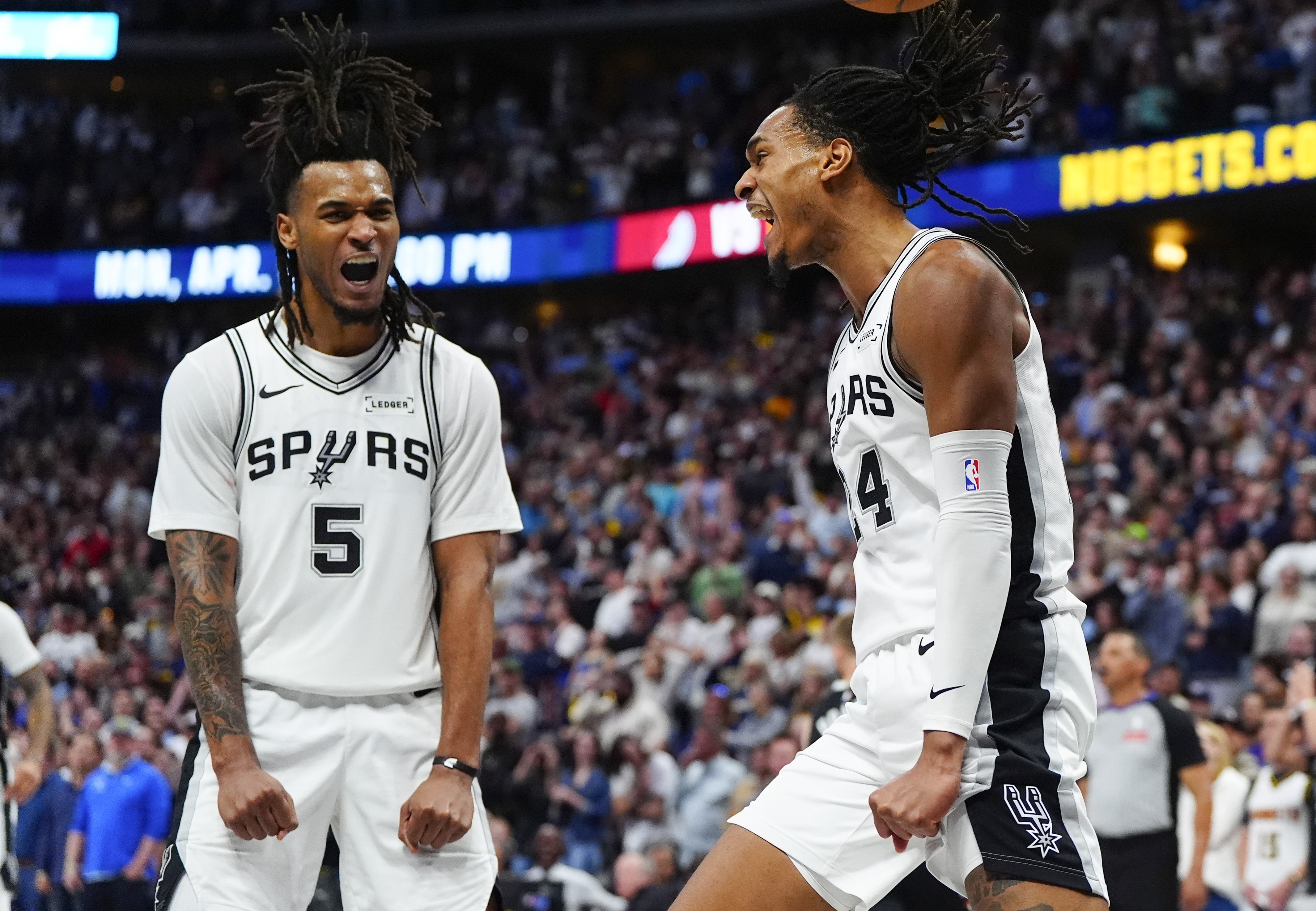 卡斯尔三双诠释马刺后场新逻辑 三人组随时冲击内线成战术根基