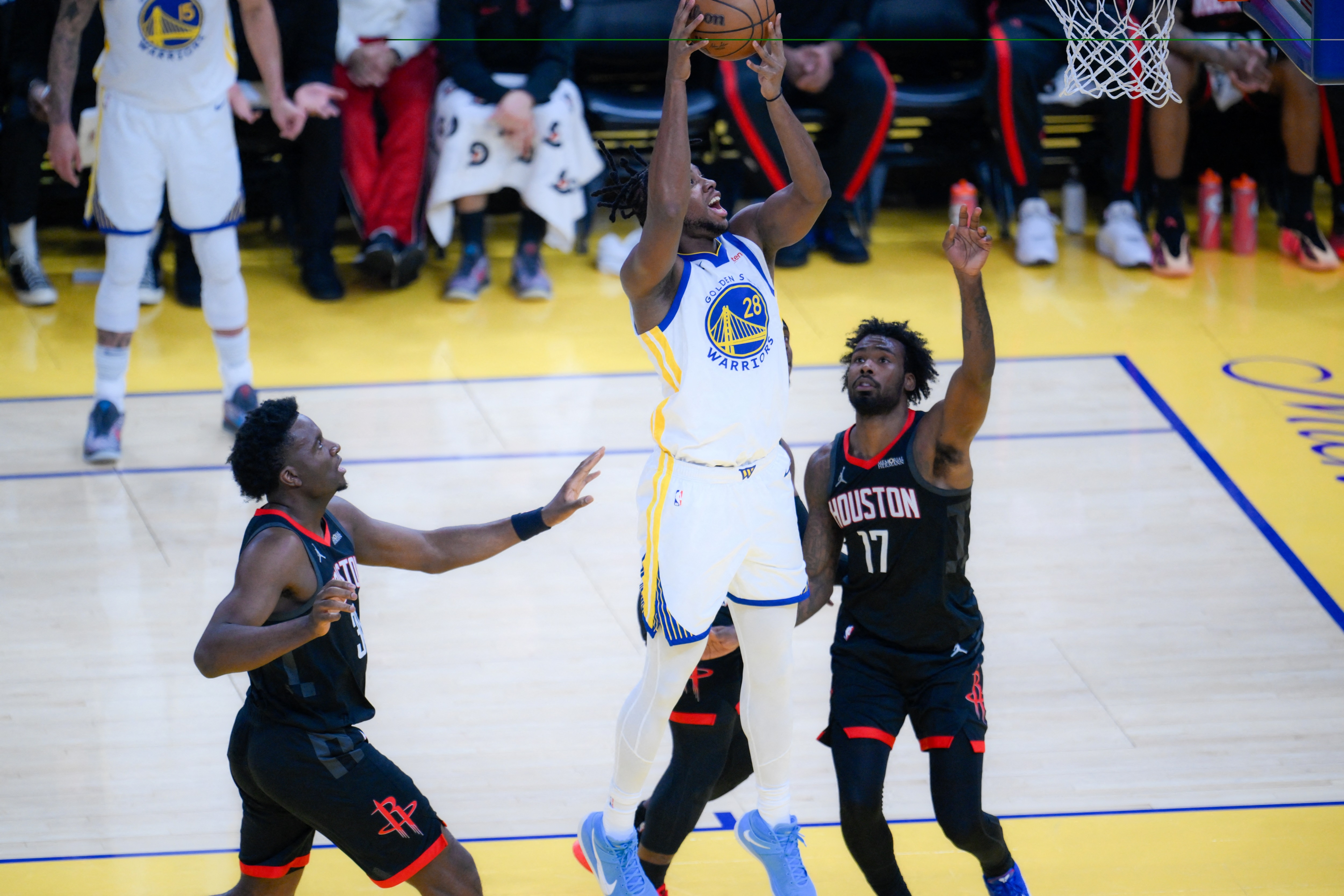 勇士险胜国王锁定西部第十 库里复出寻状态全队聚焦附加赛容错率