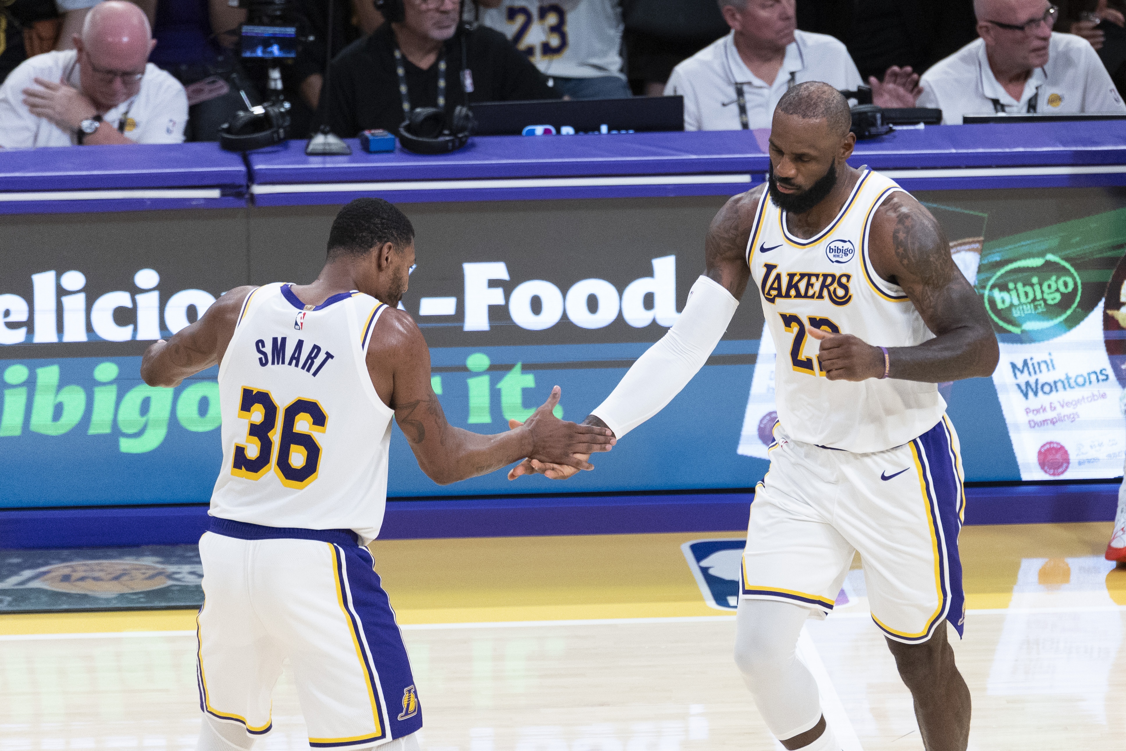 湖人常规赛末段面临詹姆斯负荷管理抉择 健康与排名的博弈