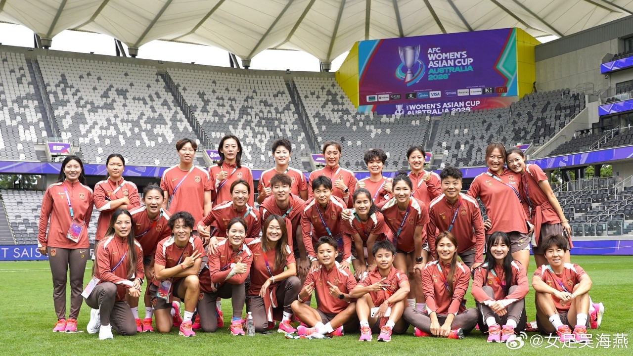 吴海燕发布女足亚洲杯更衣室影像 配文强调团队精神