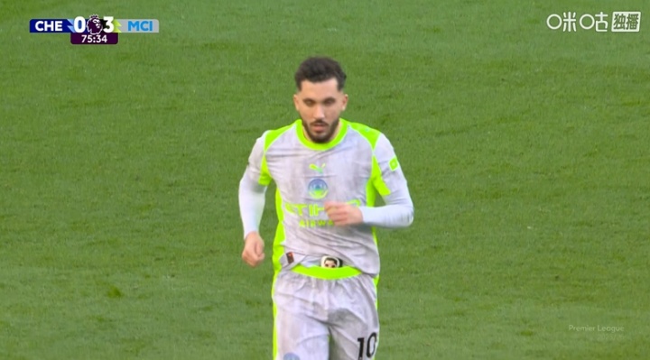 曼城三球完胜切尔西紧追枪手 热刺十四轮不胜深陷降级区