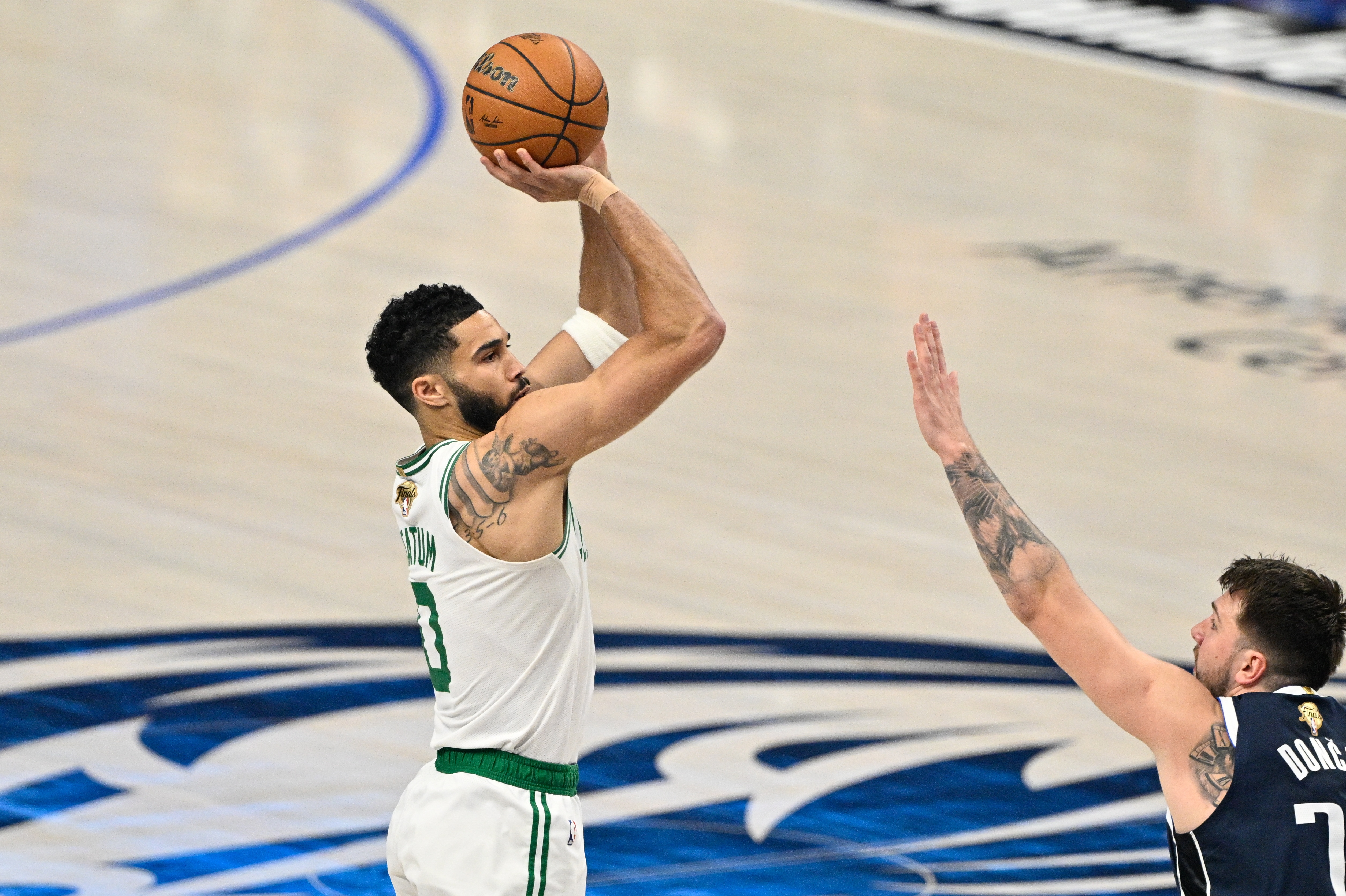 詹库常规赛再度错失交锋 一代宿敌落幕与新生代对决崛起