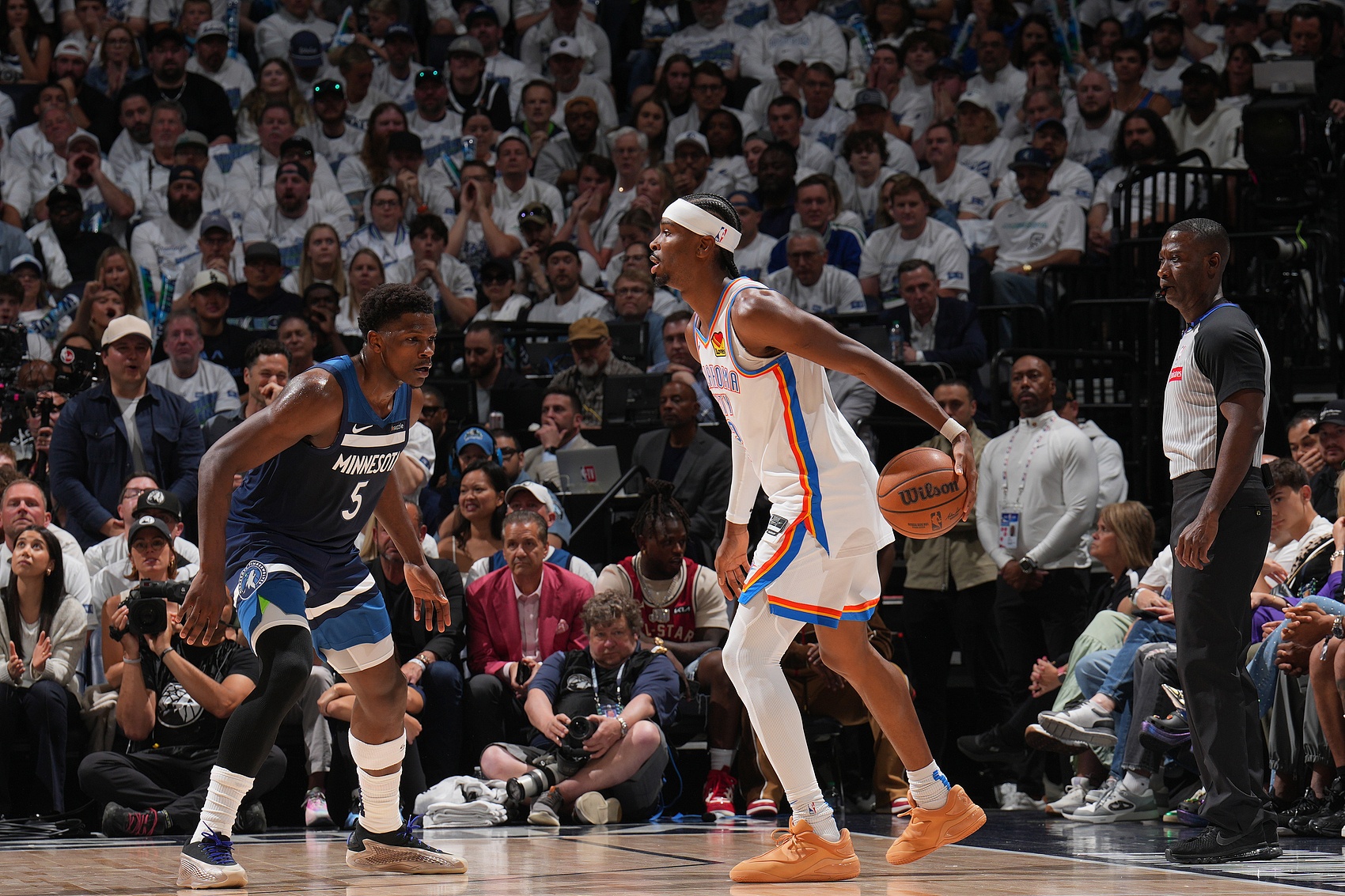 詹库常规赛再度错失交锋 一代宿敌落幕与新生代对决崛起