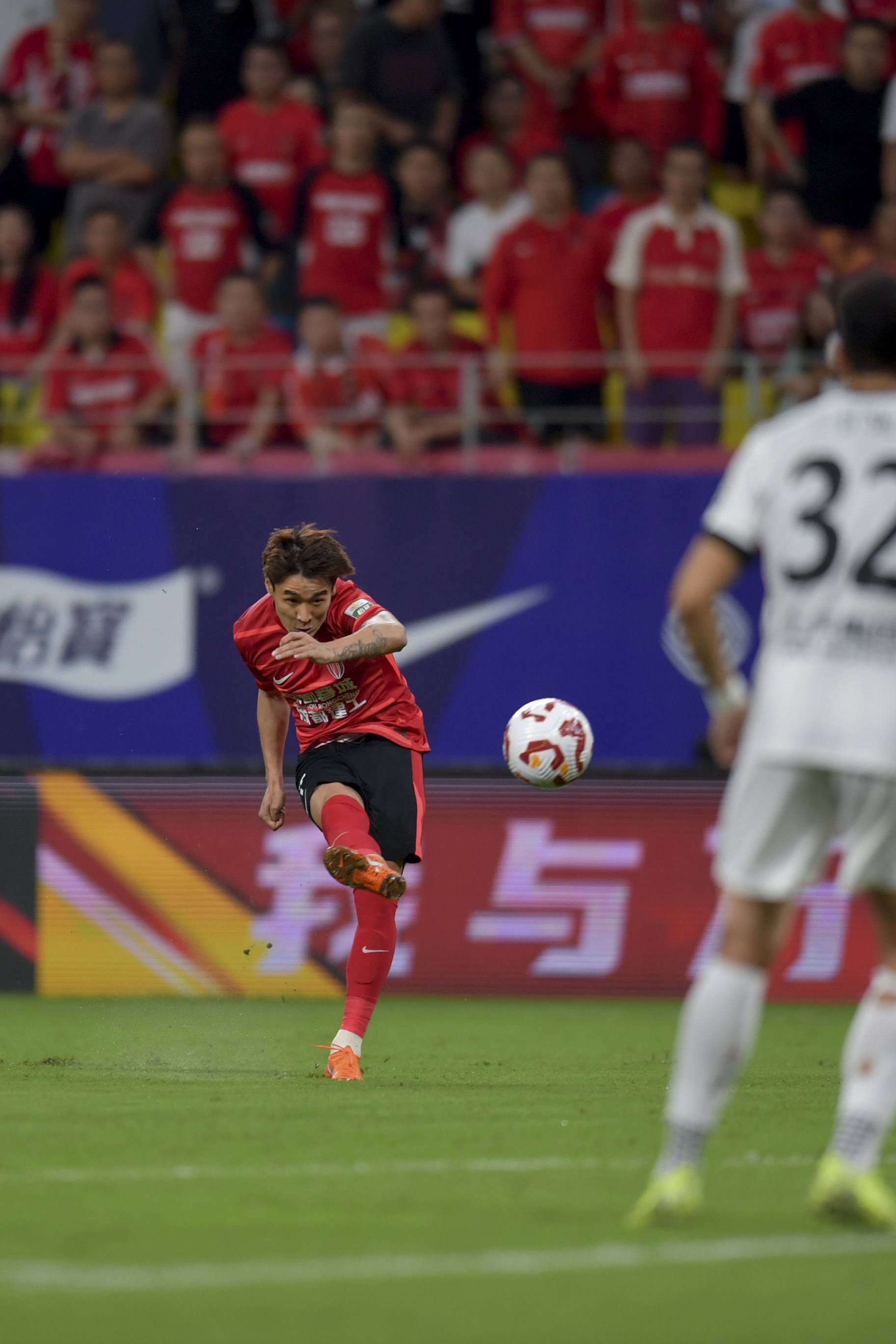 韦世豪蓉城50场里程碑20球13助 媒体人称其金球级别