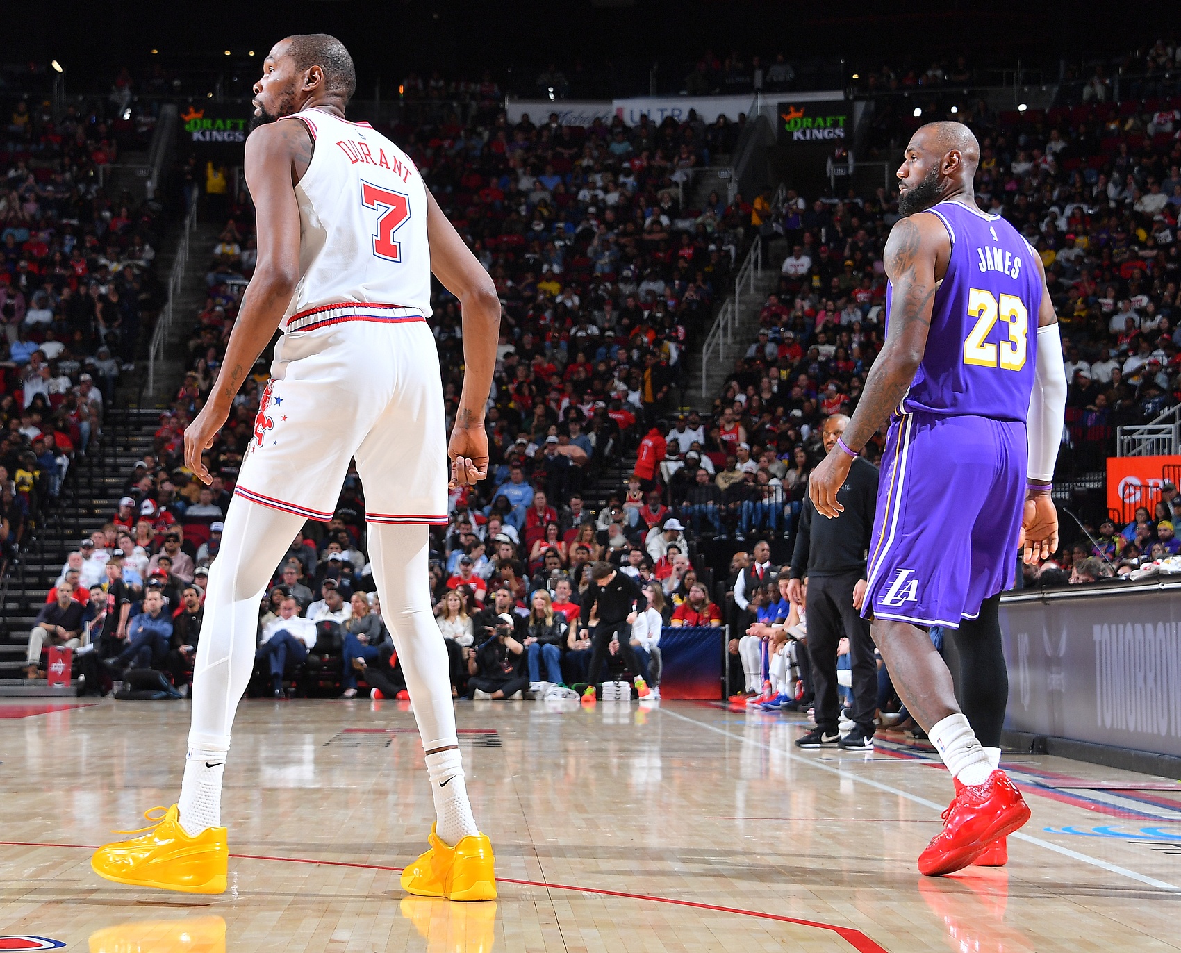 湖人随队记者分析首轮关键 詹姆斯对位杜兰特决定系列赛走向