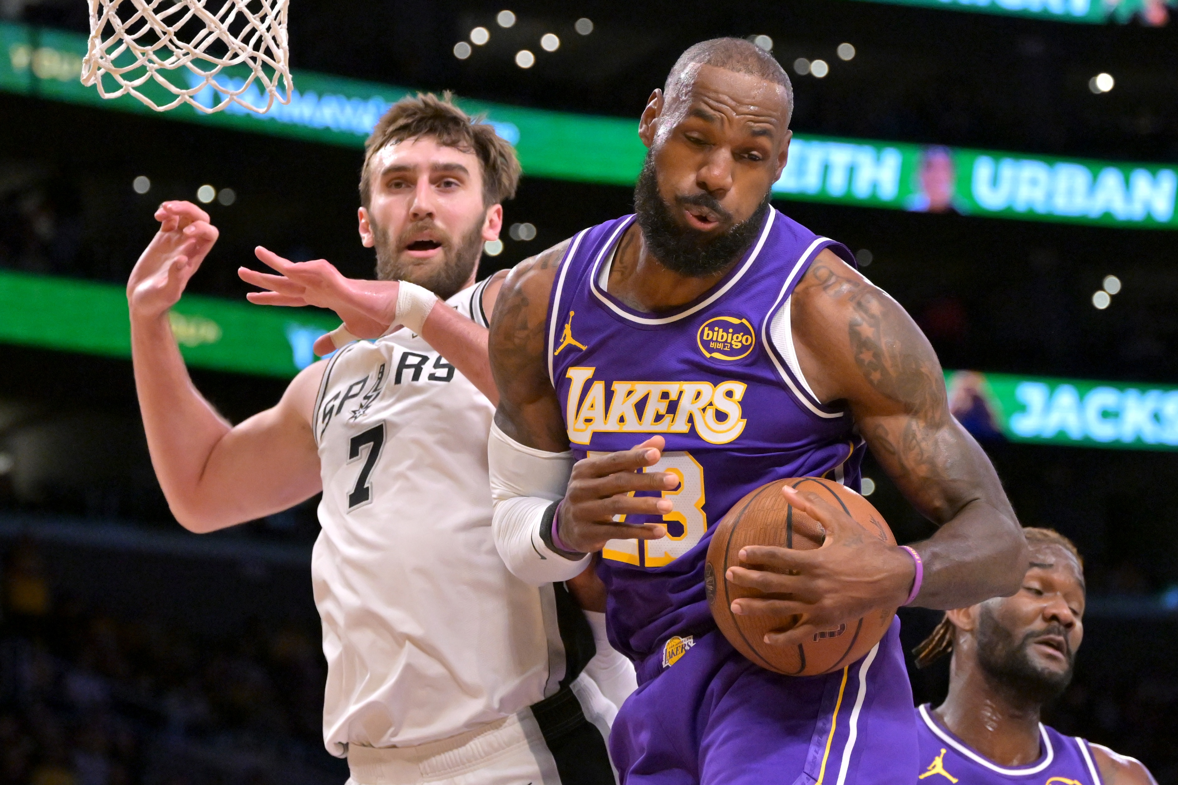 火箭篮板统治力成系列赛关键 湖人双核伤停雪上加霜