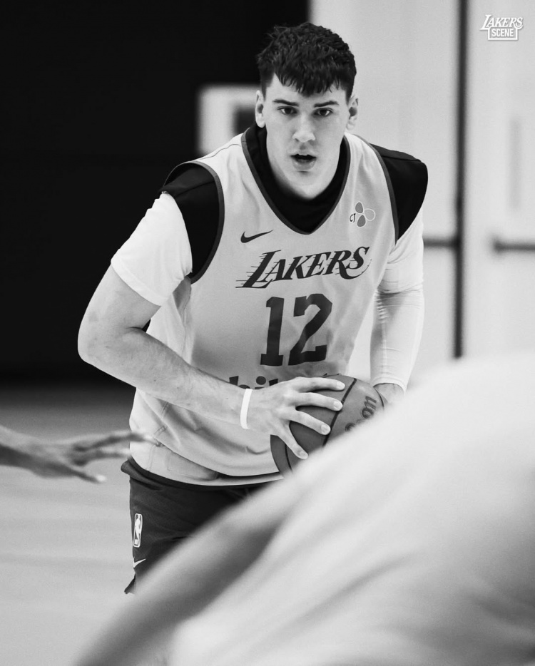 湖人备战首轮G1 詹姆斯训练状态引关注