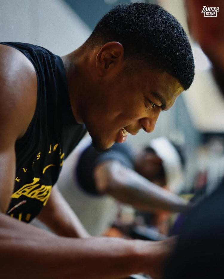 湖人备战首轮G1 詹姆斯训练状态引关注