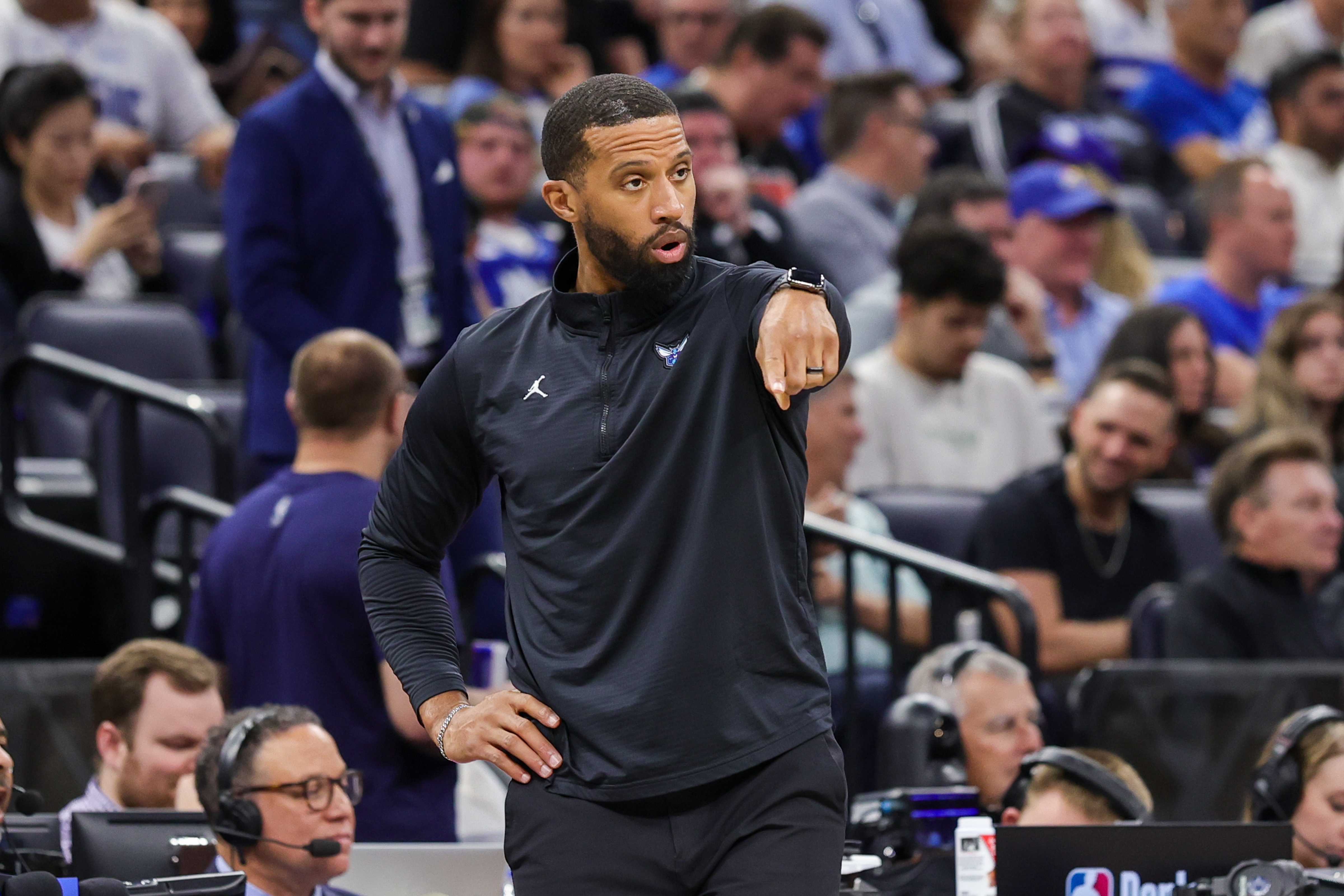 路威帕森斯质疑黄蜂附加赛关键球用人 怀特三分救主难掩李的布阵争议