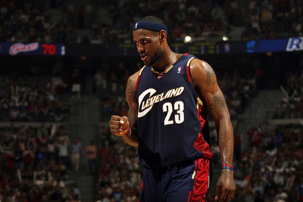 詹姆斯24次2-0开局系列赛全胜 湖人G2再胜火箭