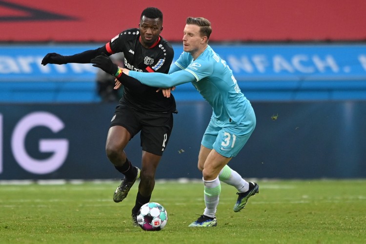 勒沃库森续约塔普索巴，拒英超4000万欧元报价