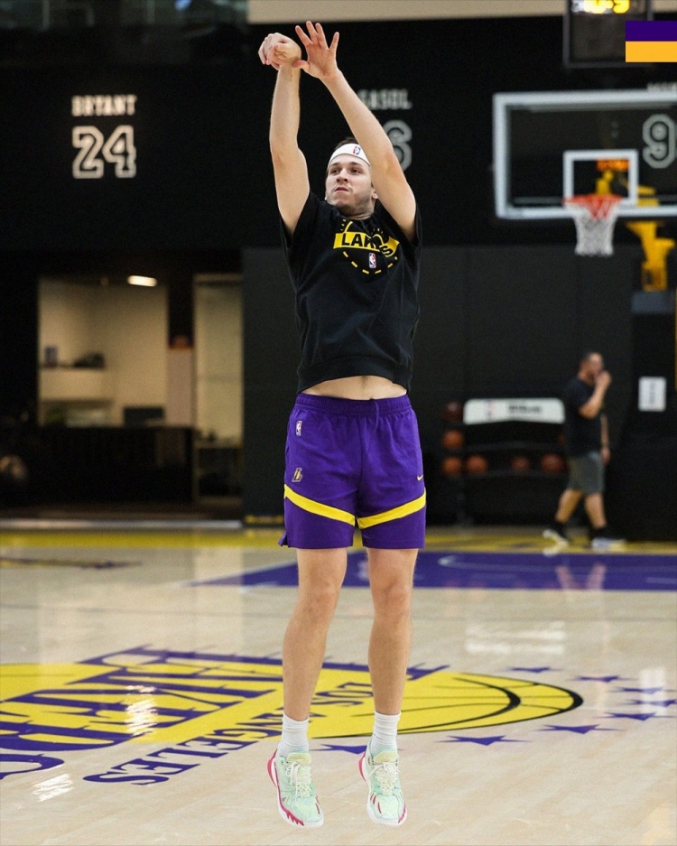 詹姆斯、里夫斯领衔湖人赛前合练 紫金军团3-1手握赛点