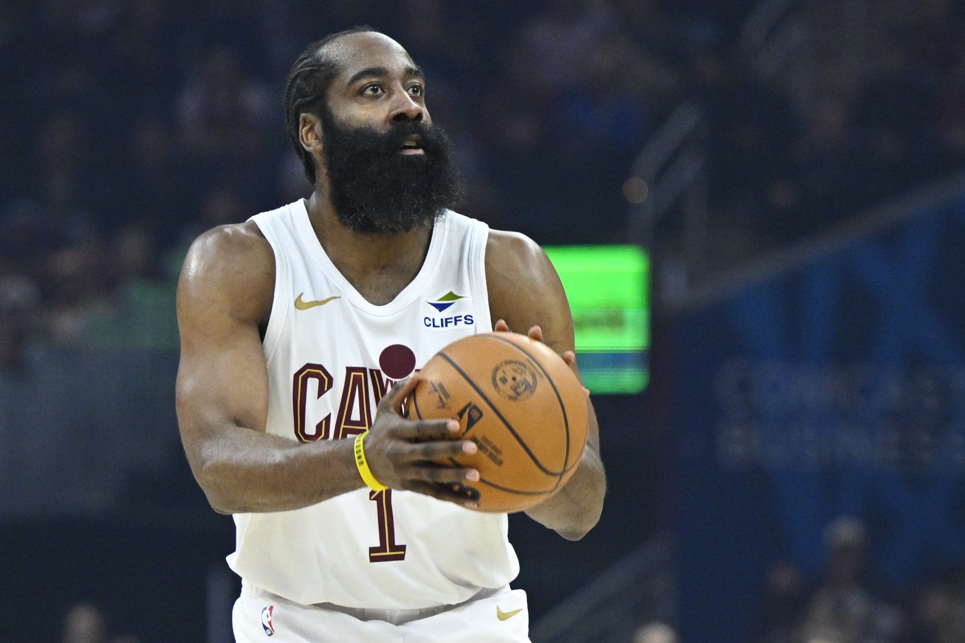 美媒数据：哈登季后赛33场命中率≤30%，超詹库杜三人总和