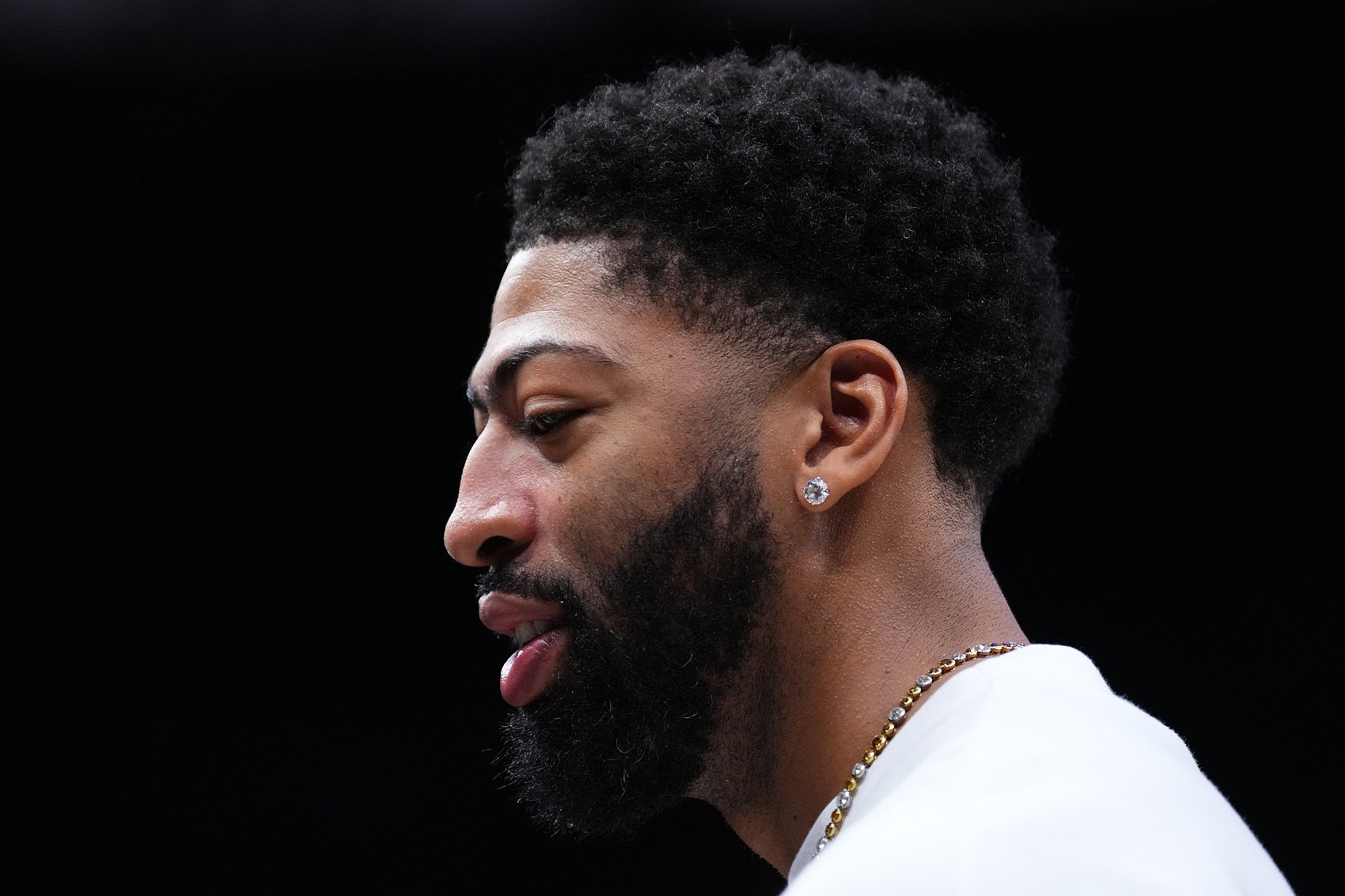 浓眉炮轰65场规则：东契奇陪产、文班亚马若无法评奖就是失败