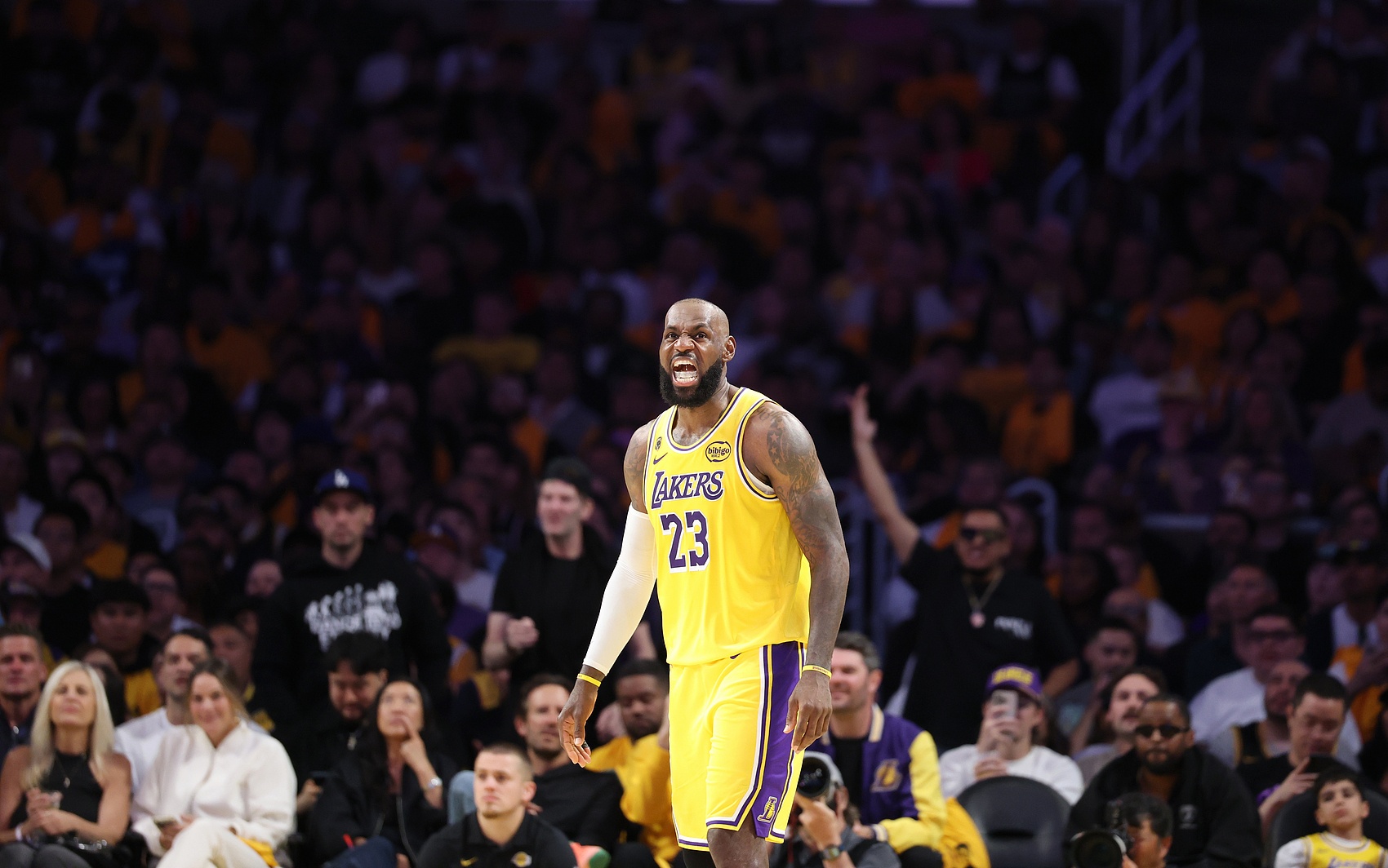 帕森斯：詹姆斯赢球被视作理所当然 输球全锅一人扛