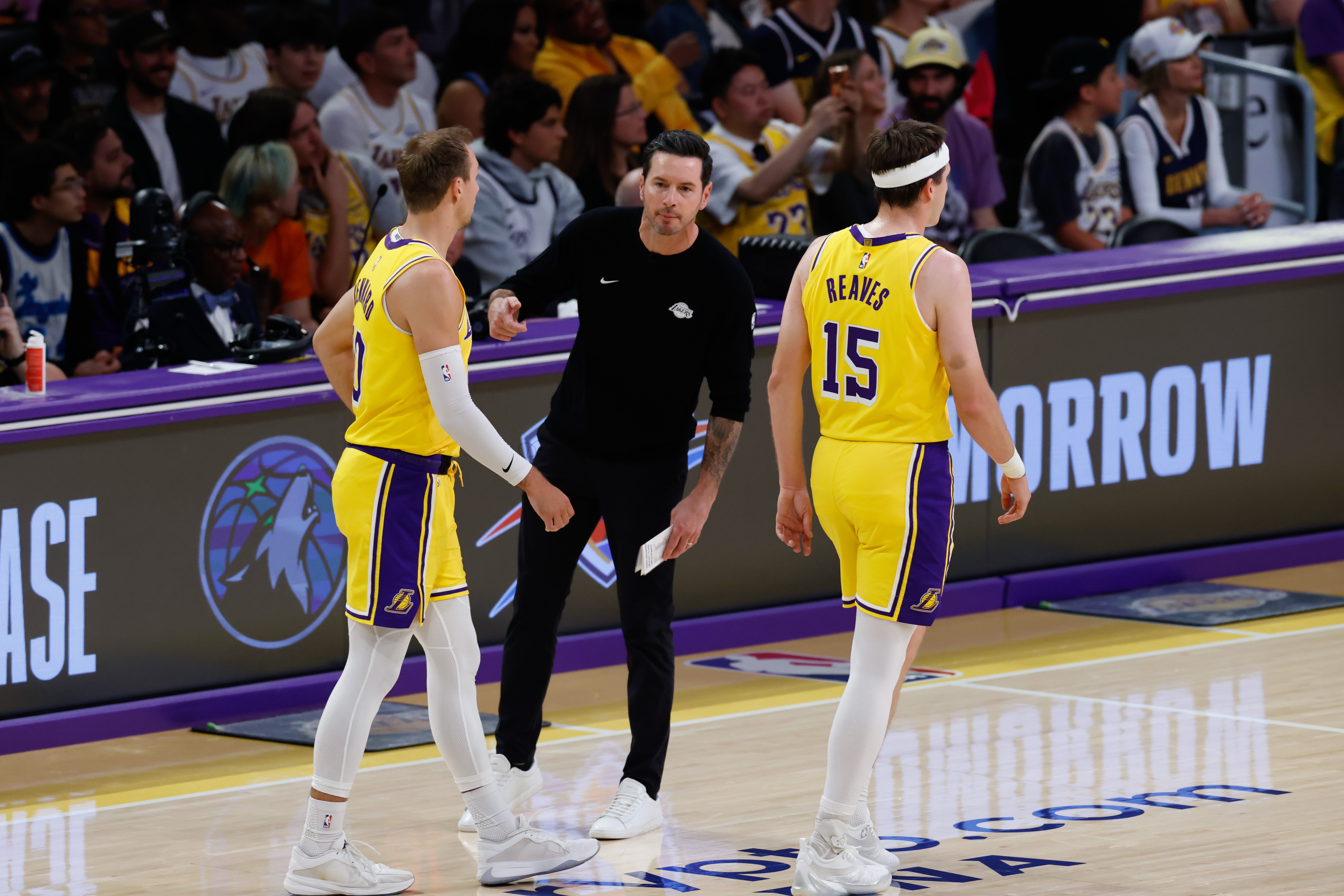 肯纳德:里夫斯需保持侵略性 空砍31分难阻湖人0-2