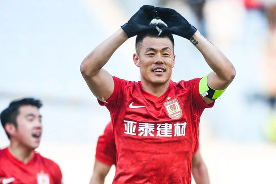 38位35+老将撑起中超半壁江山,隋维杰全勤领跑,吴曦13轮首发成标杆 38位35+老将撑起中超半壁江山,隋维杰全勤领跑,吴曦13轮首发成标杆