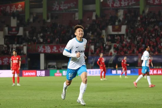 38位35+老将撑起中超半壁江山,隋维杰全勤领跑,吴曦13轮首发成标杆 38位35+老将撑起中超半壁江山,隋维杰全勤领跑,吴曦13轮首发成标杆
