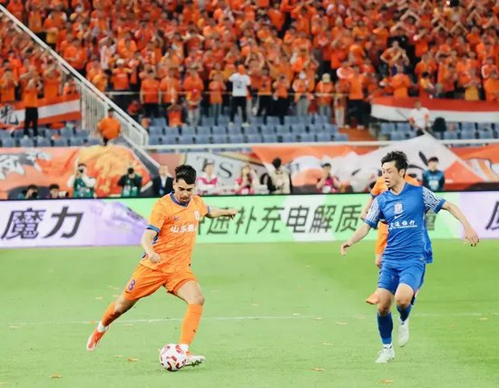 泰山0-1申花两连败落后7分 崔康熙变阵无效右路新人成短板