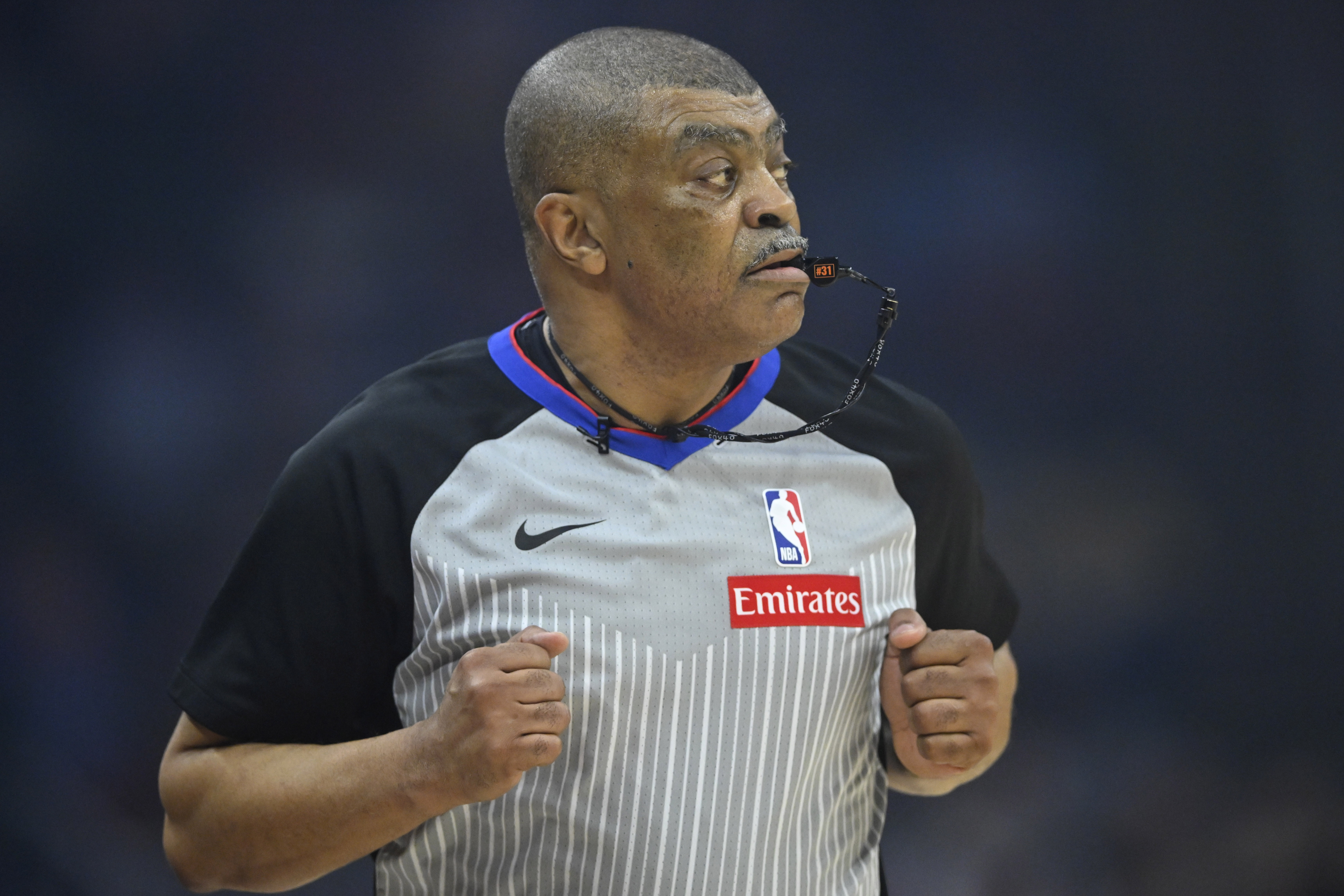 狄龙炮轰年轻裁判:全凭情绪吹哨 力挺托尼兄弟守住NBA裁判本色 狄龙炮轰年轻裁判:全凭情绪吹哨 力挺托尼兄弟守住NBA裁判本色
