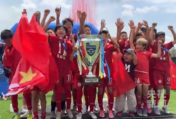 七战全胜轰21球仅失2球 中国足球小将2014梯队意大利夺冠