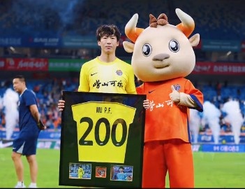 牟鹏飞海牛200场里程碑 青岛4-2胜云南玉昆