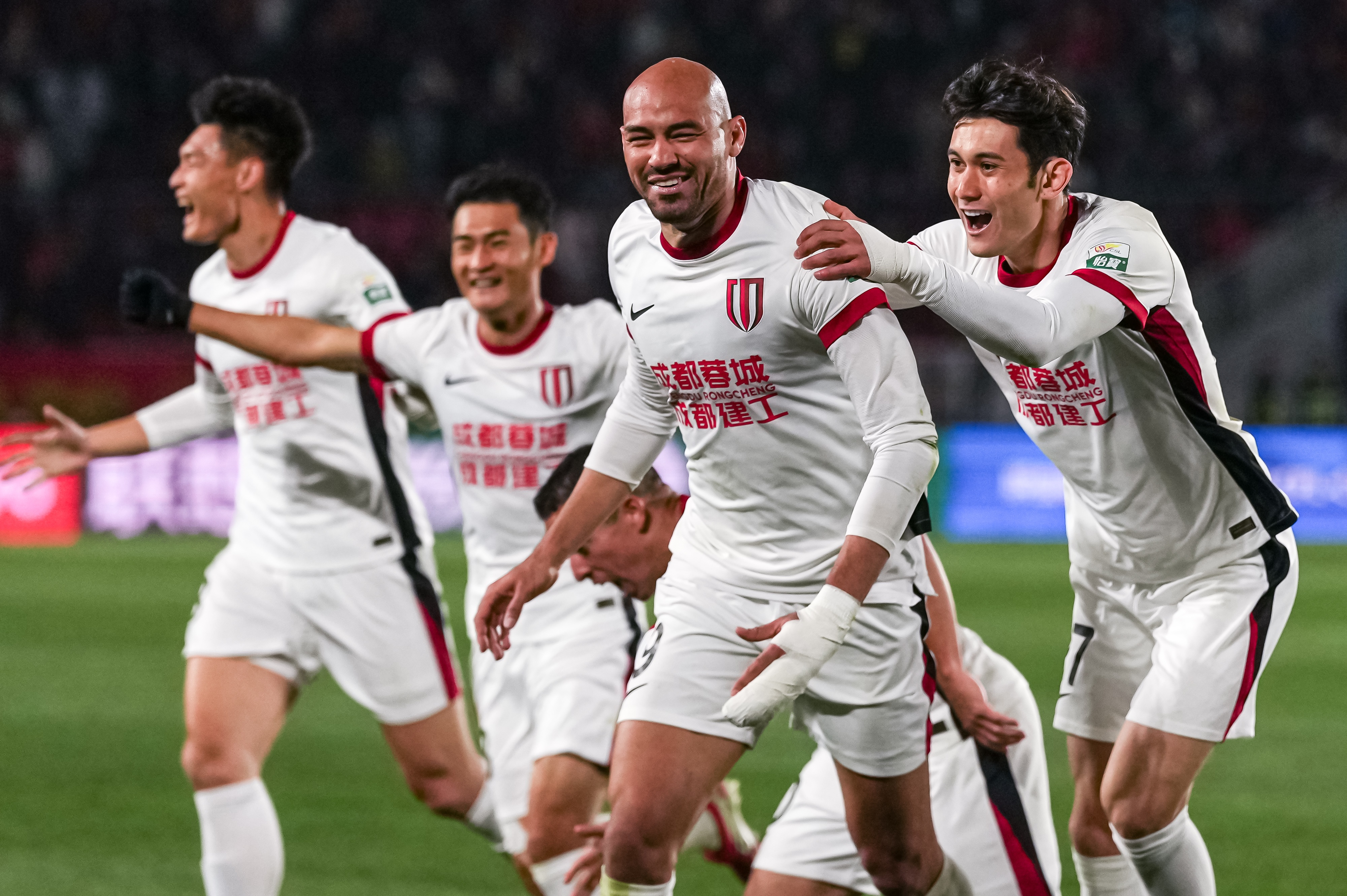 半程冠军蓉城迎回费利佩，客战深圳欲延续不败