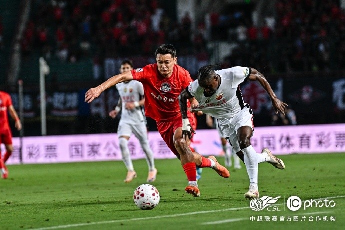 李新翔扳平+让·克劳德替补头槌 海港2-1客胜河南