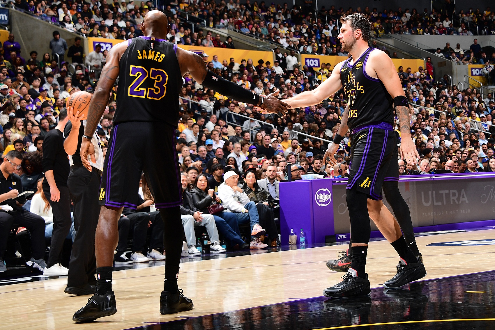 Windhorst：湖人双时间线困局 詹皇离队将是污点