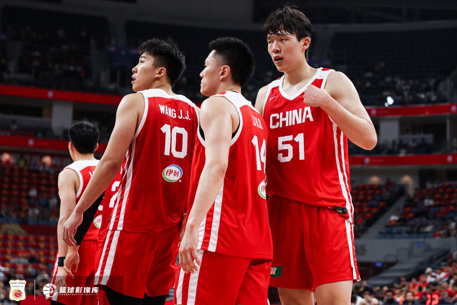 中国男篮主场19分惨败日本 王俊杰杨瀚森回归难阻溃败