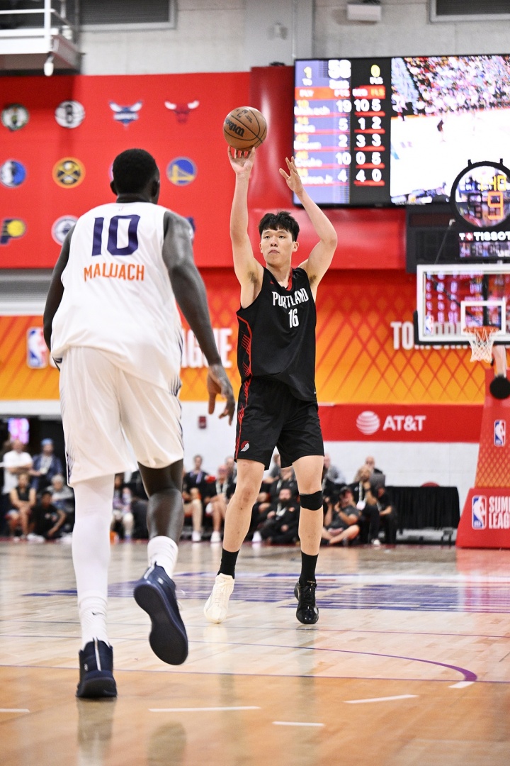 马卢阿奇谈杨瀚森：他进步很大，信心和球商都出众