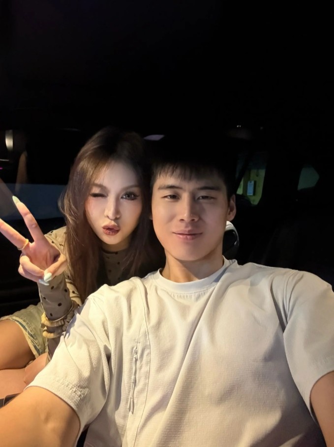 陈家政女友社媒晒甜蜜合照:这也不是个巧合 连我兄弟都晓得 陈家政女友社媒晒甜蜜合照:这也不是个巧合 连我兄弟都晓得