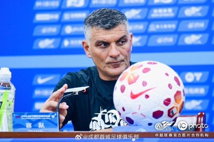 蓉城主帅详解边后卫分置 费利佩称对手针对性增强是进阶必经