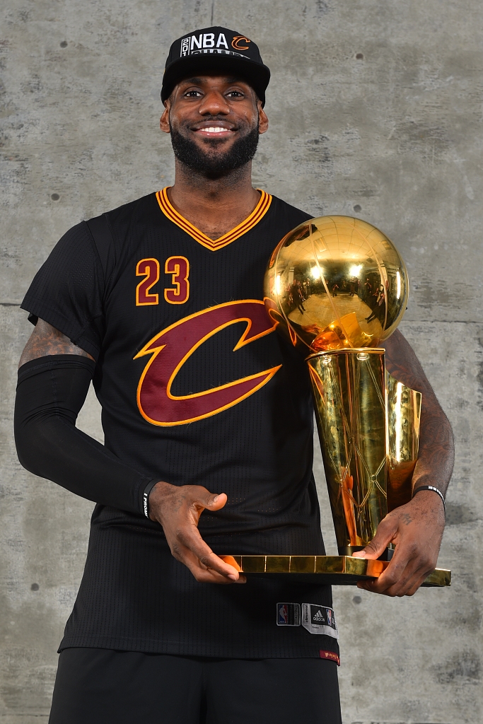 布伦森ESPY封王:独揽三奖力压梅西,NBA球员第11次夺魁 布伦森ESPY封王:独揽三奖力压梅西,NBA球员第11次夺魁