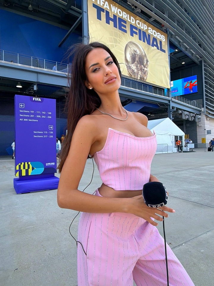 佩德里看台吻女友，克洛普穆勒胡梅尔斯重聚，世界杯后球星假期动态一览