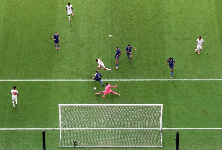 FIFA官方公布世界杯最佳进球12候选：费兰决赛绝杀领衔，梅西姆巴佩在列